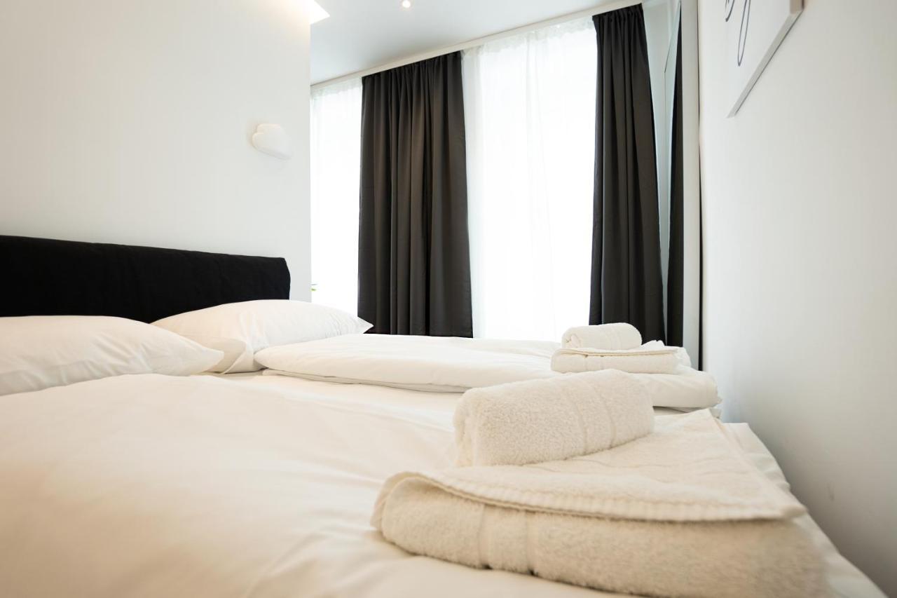 Posh With A King-size Bed And Modern Design Wien