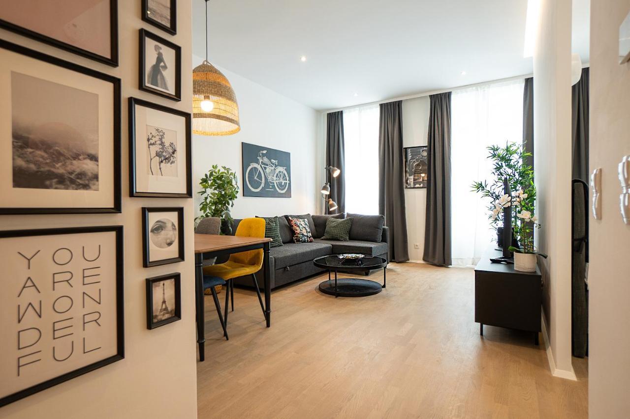 Posh With A King-size Bed And Modern Design Apartment Wien