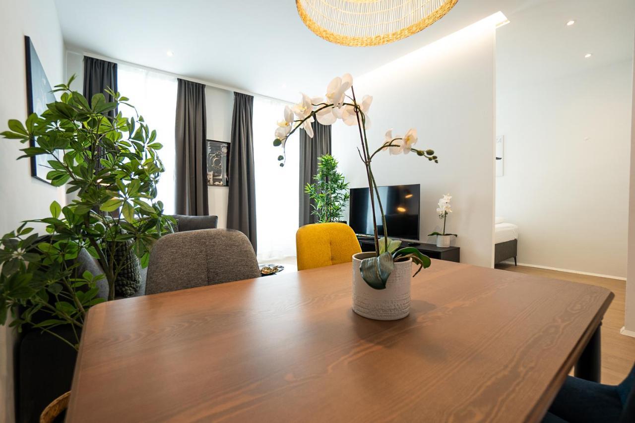 Posh With A King-size Bed And Modern Design Apartment